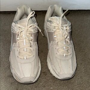 Nike air zoom vomero 5’ light orewood brown